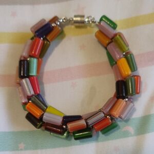 Glossy Red and Pink Beaded Bracelet